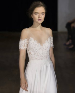 Rita Vinieris - Güz 2017 koleksiyonu - New York Fashio tarafından Rivini