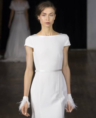 Rita Vinieris - Güz 2017 koleksiyonu - New York Fashio tarafından Rivini