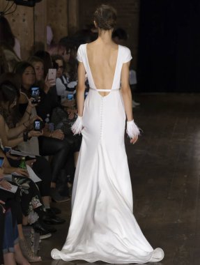 Rita Vinieris - Güz 2017 koleksiyonu - New York Fashio tarafından Rivini