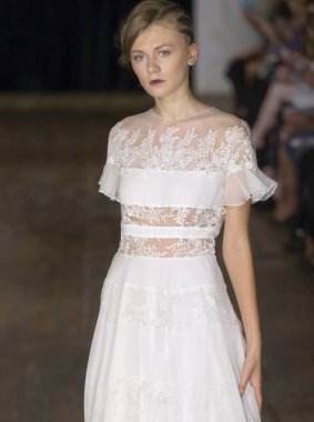 Rita Vinieris - Güz 2017 koleksiyonu - New York Fashio tarafından Rivini