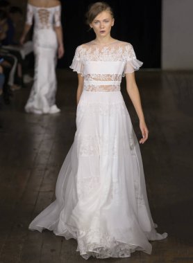 Rita Vinieris - Güz 2017 koleksiyonu - New York Fashio tarafından Rivini