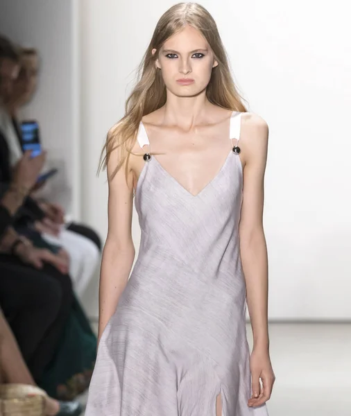 Prabal Gurung - Kolekcja wiosenna 2017 — Zdjęcie stockowe