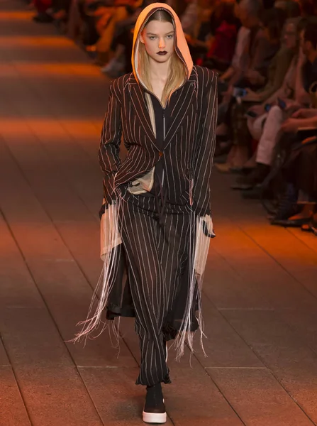 DKNY - bahar 2017 koleksiyonu