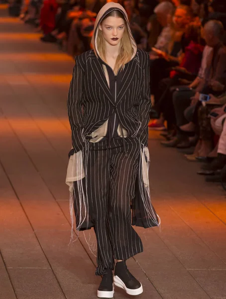 DKNY - bahar 2017 koleksiyonu