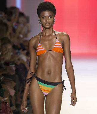 Desigual - Bahar 2017 Koleksiyonu