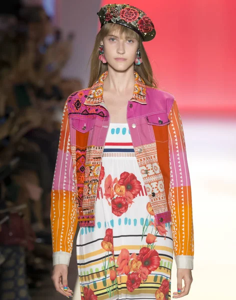 Desigual - Spring 2017 Collection — Stock Photo, Image