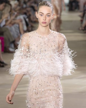 Monique Lhuillier - bahar 2017 koleksiyonu