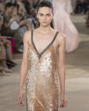 Monique Lhuillier - bahar 2017 koleksiyonu