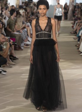 Monique Lhuillier - bahar 2017 koleksiyonu