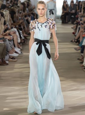 Monique Lhuillier - bahar 2017 koleksiyonu