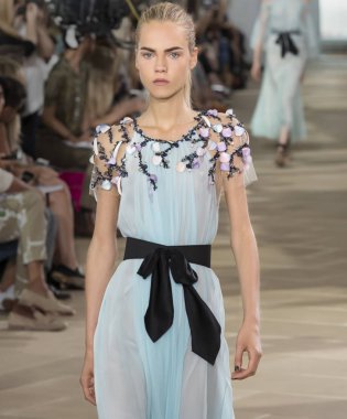 Monique Lhuillier - bahar 2017 koleksiyonu