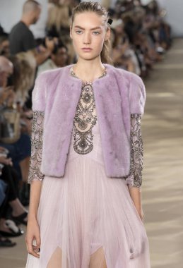 Monique Lhuillier - bahar 2017 koleksiyonu