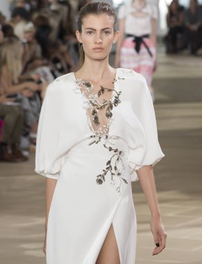 Monique Lhuillier - bahar 2017 koleksiyonu