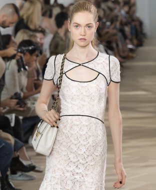 Monique Lhuillier - bahar 2017 koleksiyonu