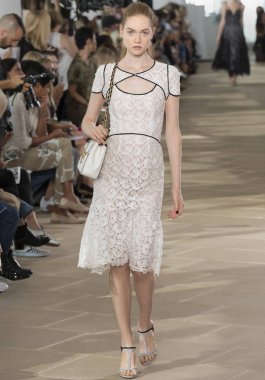 Monique Lhuillier - bahar 2017 koleksiyonu