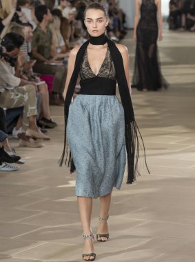 Monique Lhuillier - bahar 2017 koleksiyonu