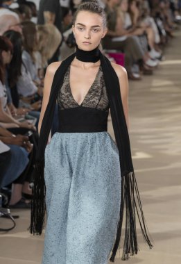 Monique Lhuillier - bahar 2017 koleksiyonu