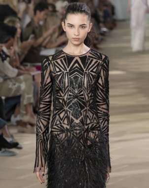 Monique Lhuillier - bahar 2017 koleksiyonu