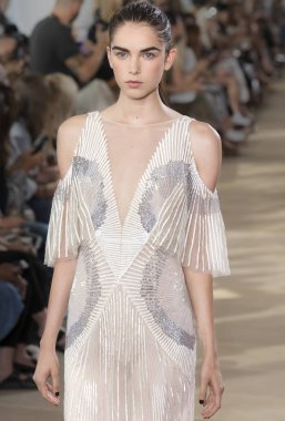 Monique Lhuillier - bahar 2017 koleksiyonu