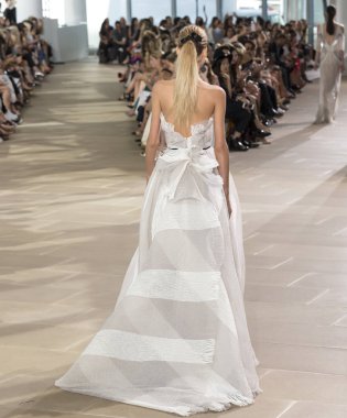 Monique Lhuillier - bahar 2017 koleksiyonu