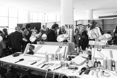 Monique Lhuillier - Backstage - bahar 2017 koleksiyonu