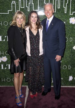 Yaldızlı geçim başlatmak eski Başkan Yardımcısı Joe Biden ile x