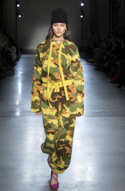 Rehberleri ve Voltaire - 2017 sonbahar koleksiyonu