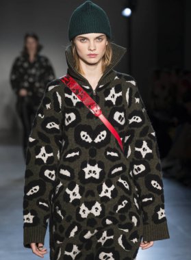 Rehberleri ve Voltaire - 2017 sonbahar koleksiyonu