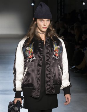 Rehberleri ve Voltaire - 2017 sonbahar koleksiyonu