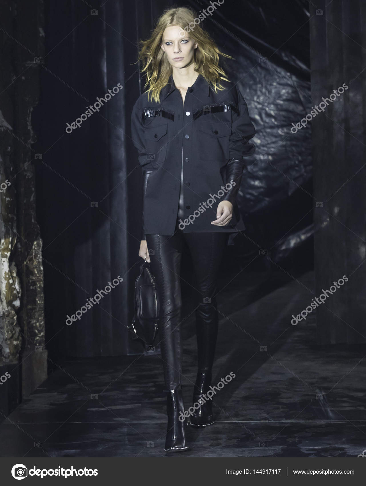 Alexander Wang Sonbahar Kış 2017-2018 Koleksiyonu Alexander Wang Sonbahar Kış 2017-2018 Koleksiyonu