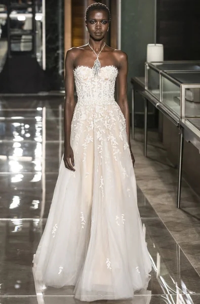 Reem Acra - Coleção Primavera 2018 - New York Fashion Week Brida — Fotografia de Stock