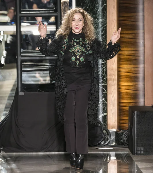 Reem Acra - kolekce jaro 2018 - New York móda týden Brida — Stock fotografie