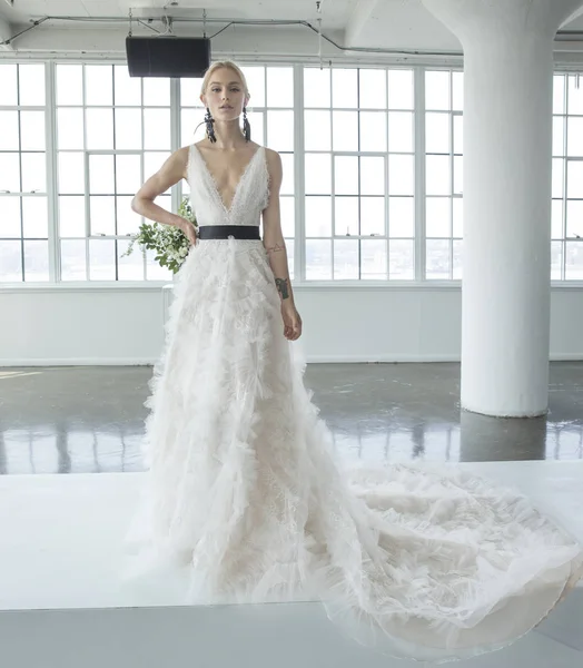 Marchesa - 2018 bahar koleksiyonu - New York moda hafta gelin — Stok fotoğraf