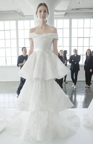 Marchesa - Collezione Primavera 2018 - New York Fashion Week Sposa — Foto Stock
