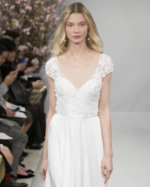Theia - 2018 bahar koleksiyonu - New York moda hafta gelin