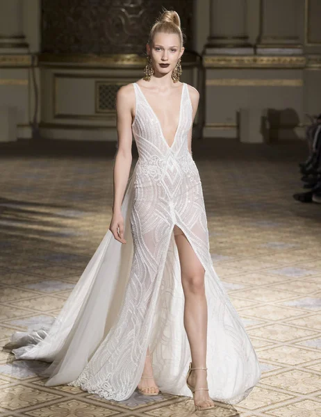 Berta - voorjaar 2018 collectie - New York Fashion Week Bridal — Stockfoto