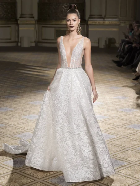 Berta - Colección Primavera 2018 - New York Fashion Week Bridal — Foto de Stock