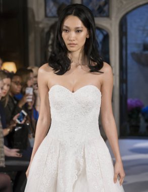 Oleg Cassini - 2018 bahar koleksiyonu - New York moda hafta Br