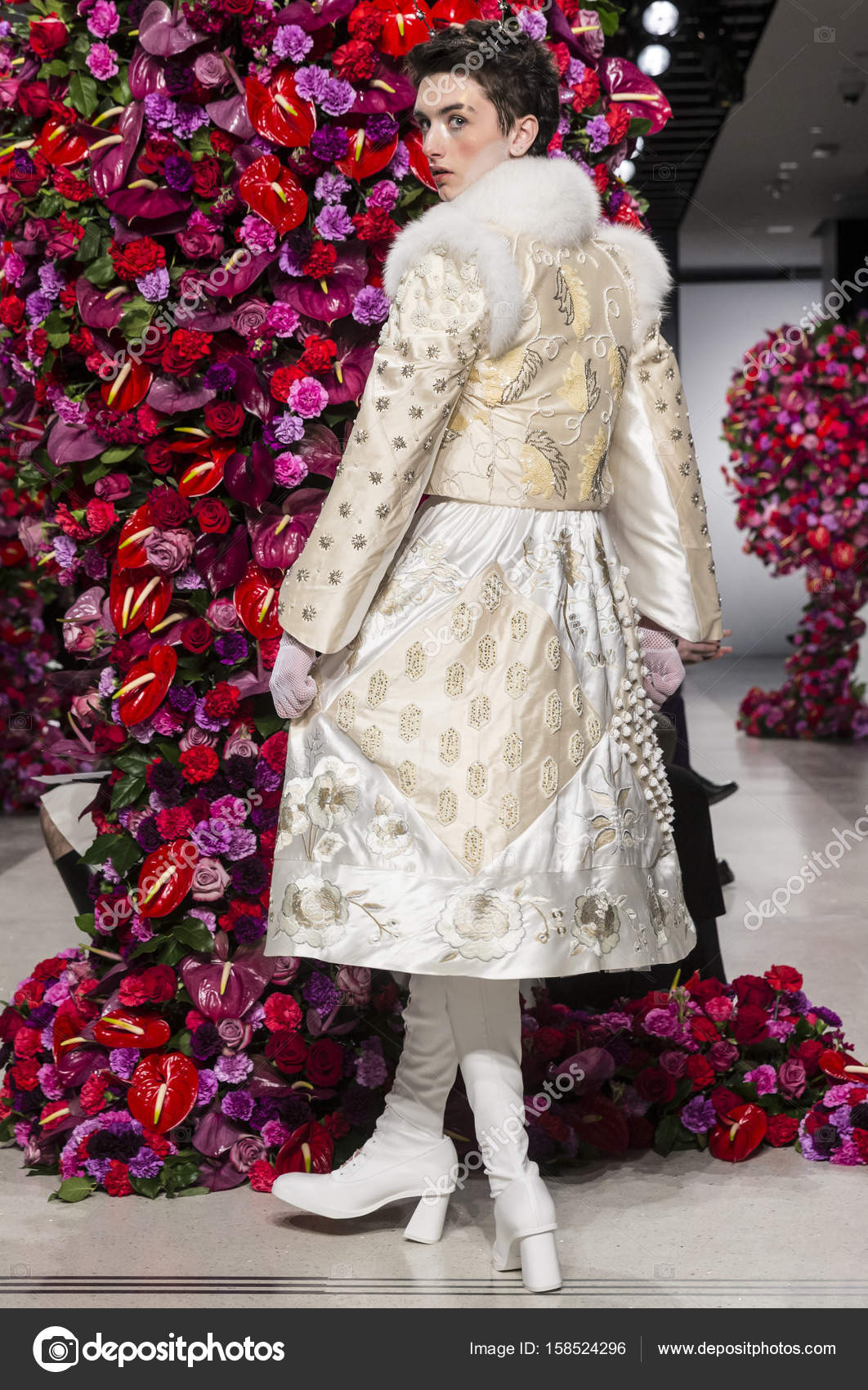 Desfile Vestido Novia Palomo Spain Lily James Deslumbra Con Un