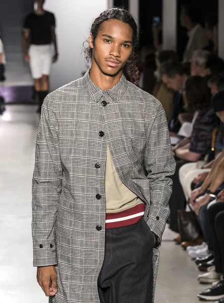 Todd Snyder - Hombres Primavera Verano 2018 Mens Show — Foto de Stock