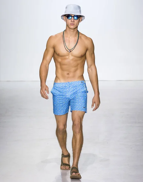 Parke & Ronen - mannen lente zomer 2018 Mens Toon — Stockfoto