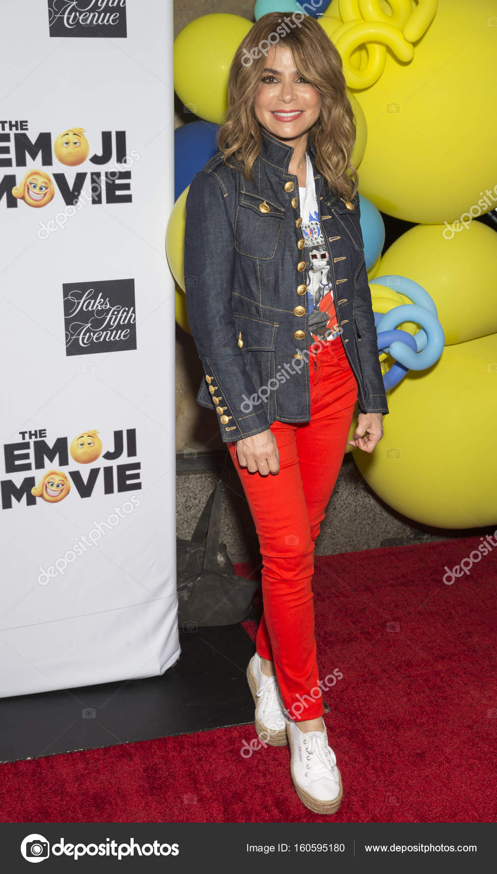 Saks célèbre la Journée mondiale Emoji Arrivées — Photo éditoriale