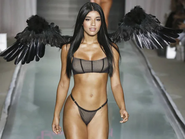 Plaj Tavşanı - pist - Miami hafta yüzmek