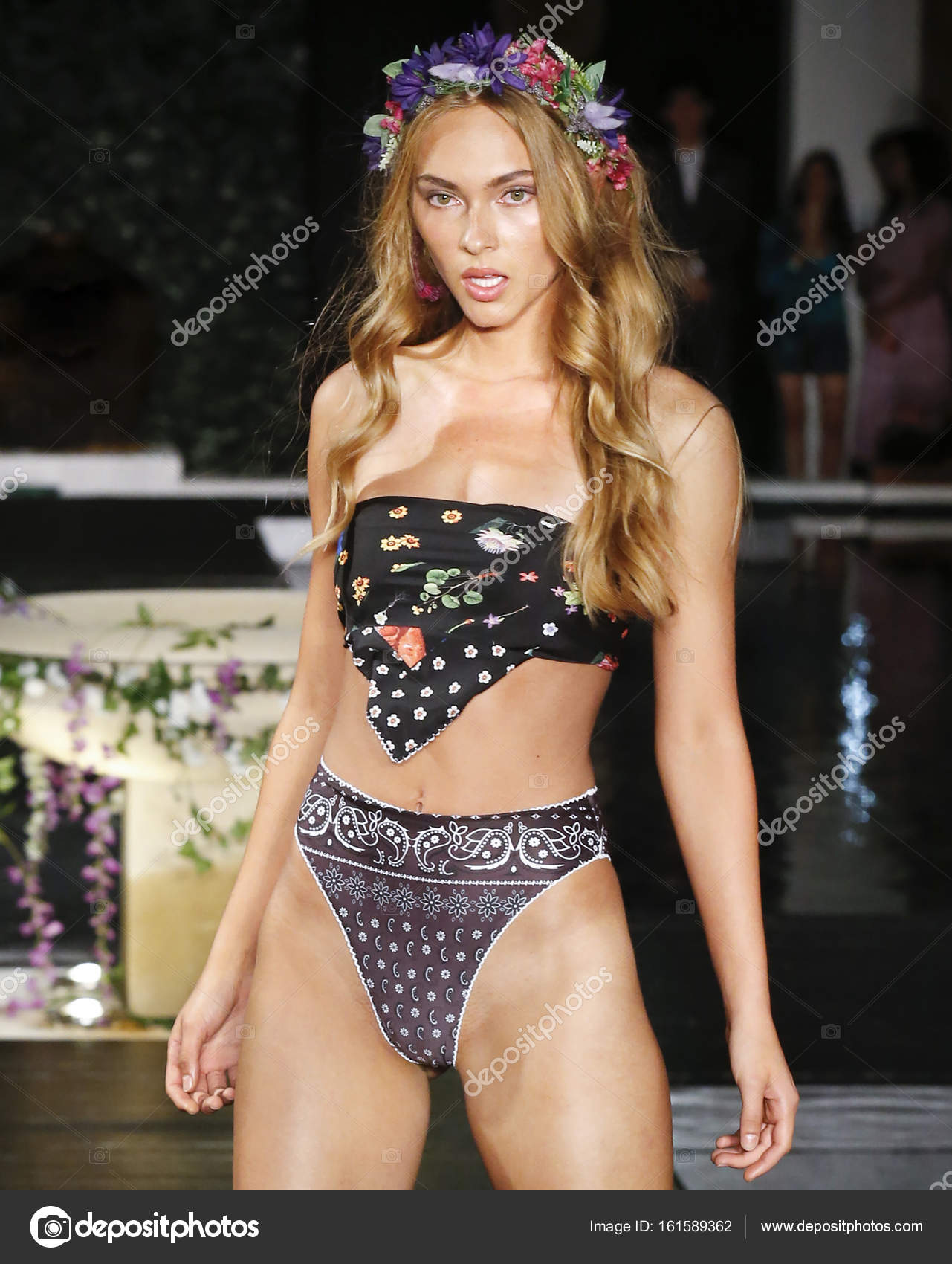 agua bendita swim