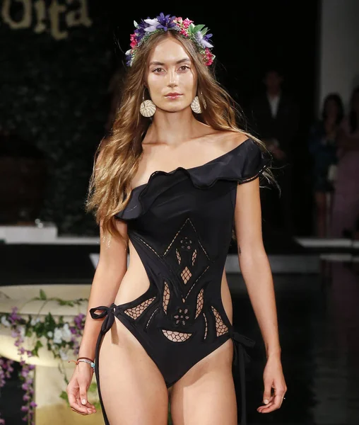 Agua Bendita - pist - Miami hafta yüzmek