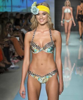 Luli Fama, pist, Miami hafta, Amerika Birleşik Devletleri - 22 Temmuz 2017 yüzmek