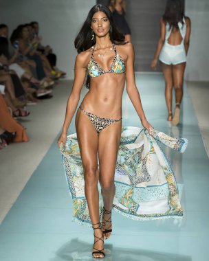 Luli Fama, pist, Miami hafta, Amerika Birleşik Devletleri - 22 Temmuz 2017 yüzmek