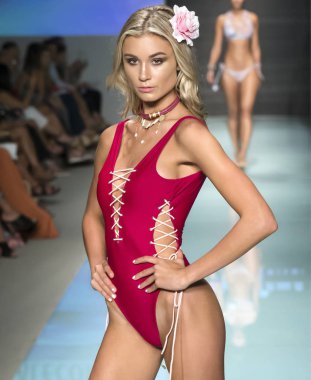 Luli Fama, pist, Miami hafta, Amerika Birleşik Devletleri - 22 Temmuz 2017 yüzmek