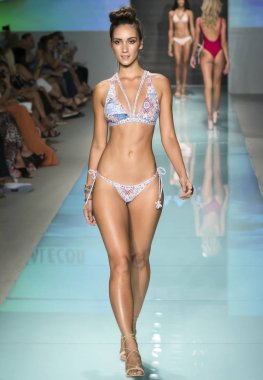 Luli Fama, pist, Miami hafta, Amerika Birleşik Devletleri - 22 Temmuz 2017 yüzmek