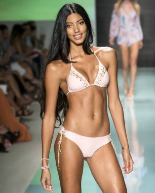 Luli Fama, pist, Miami hafta, Amerika Birleşik Devletleri - 22 Temmuz 2017 yüzmek